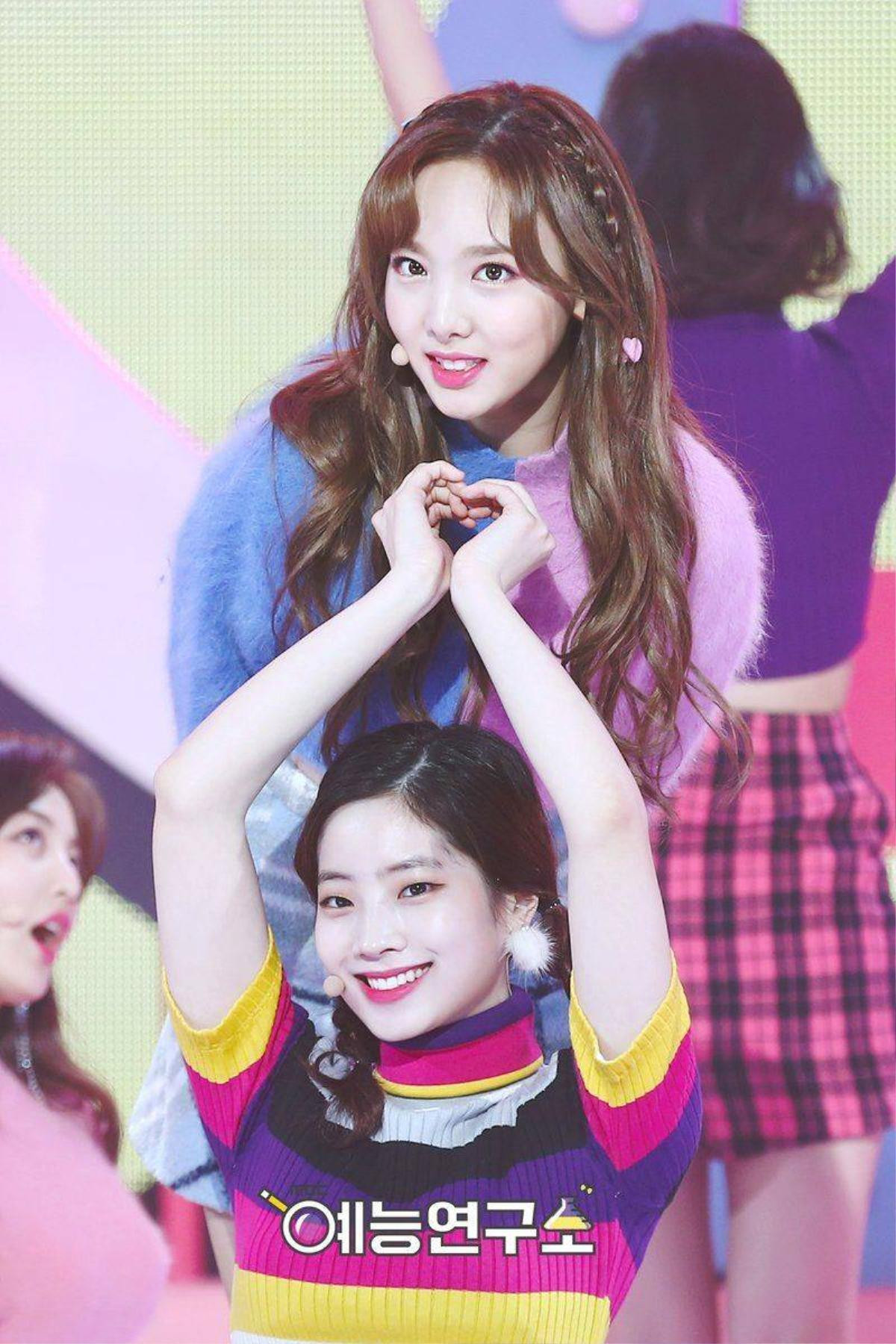 Rộ nghi vấn về mối quan hệ bất hòa giữa 2 thành viên Nayeon - Dahyun (TWICE) Ảnh 1