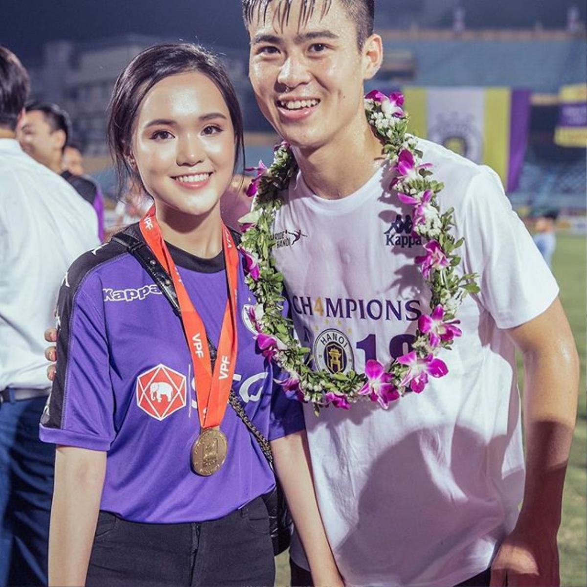 Em vợ Văn Quyết dậy sớm mua đồ cho nam vương AFF Cup 2018 Ảnh 2