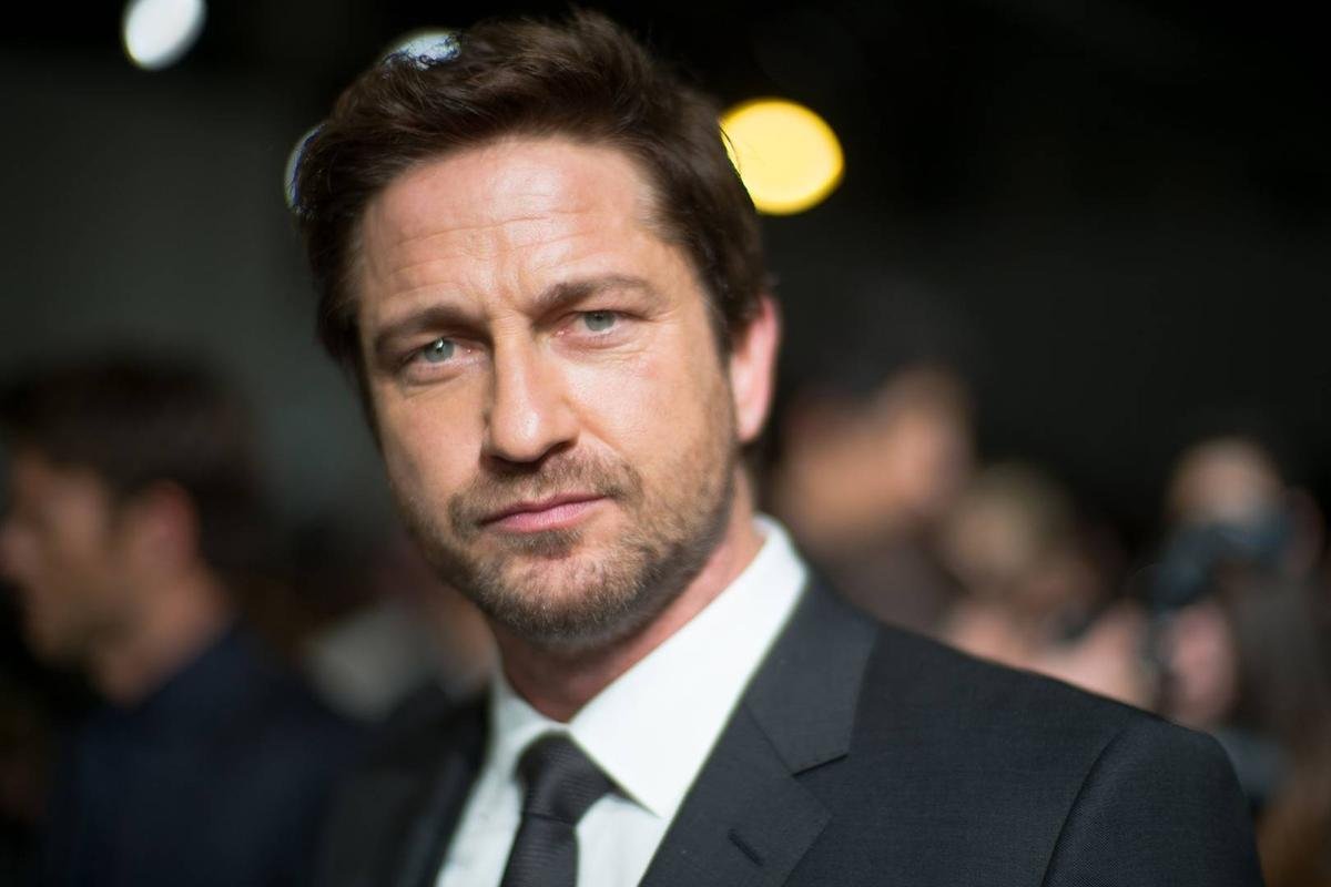 Sau khi 'Nhà Trắng - London thất thủ' và vượt cả siêu bão địa cầu, Gerard Butler lại làm mật vụ trong 'Hunter Killer' Ảnh 2