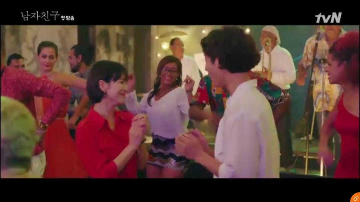 'Encounter' tập 1: Gặp nhau ở Cuba, Park Bo Gum rung động trước Song Hye Kyo nhưng bị cản trở bởi gia thế? Ảnh 14