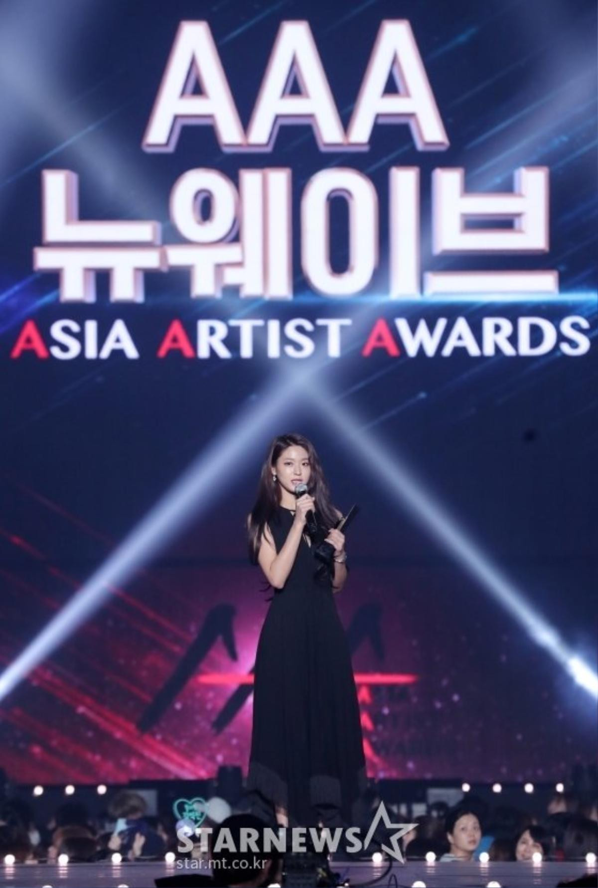 Seolhyun (AOA) thắng giải tại 'Asia Artist Awards 2018', khán giả Hàn: 'Cô và Suzy diễn tệ như nhau, không xấu hổ hả?' Ảnh 4