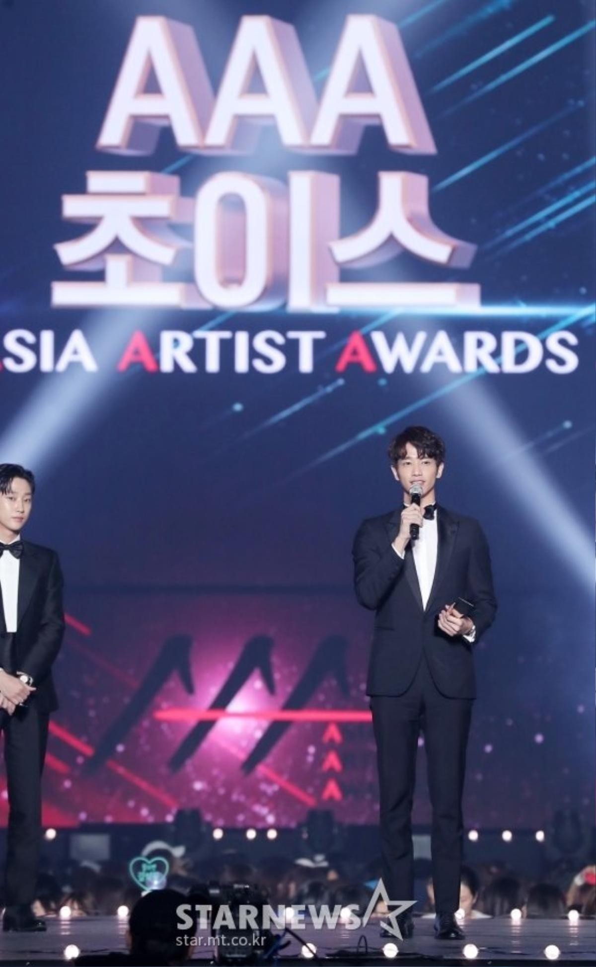 Kết quả 'Asia Artist Awards 2018' gây tranh cãi: Lee Byung Hun - IU 'gom' 4 cúp, Ha Jung Woo 3 cúp Ảnh 19