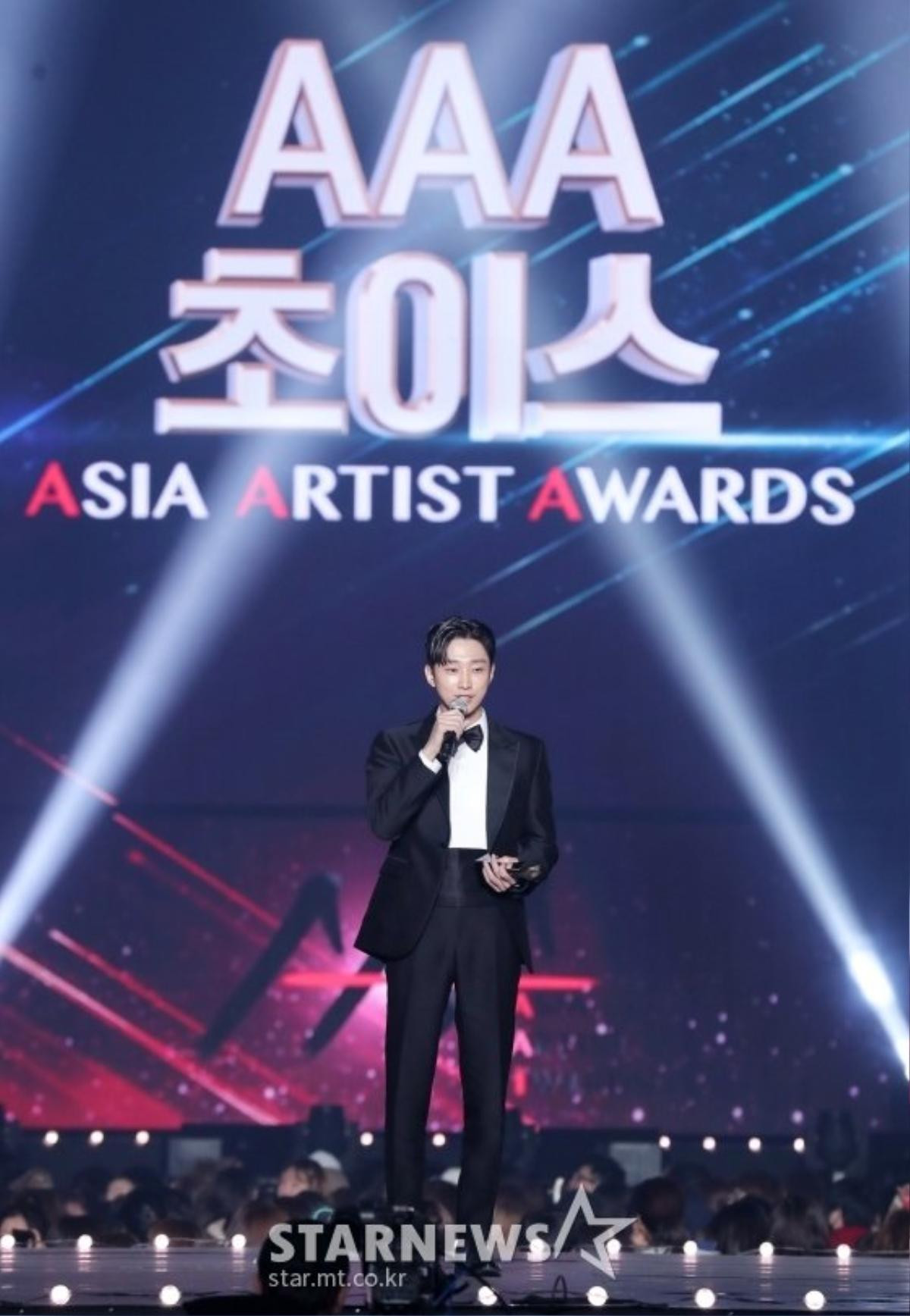 Kết quả 'Asia Artist Awards 2018' gây tranh cãi: Lee Byung Hun - IU 'gom' 4 cúp, Ha Jung Woo 3 cúp Ảnh 20