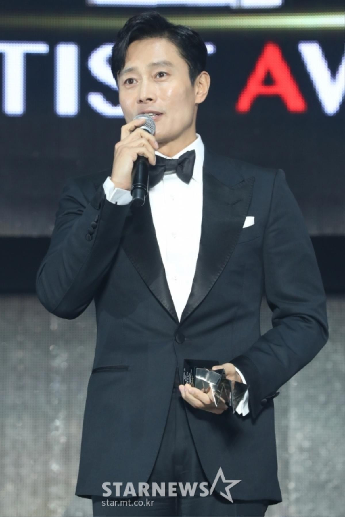 Kết quả 'Asia Artist Awards 2018' gây tranh cãi: Lee Byung Hun - IU 'gom' 4 cúp, Ha Jung Woo 3 cúp Ảnh 1