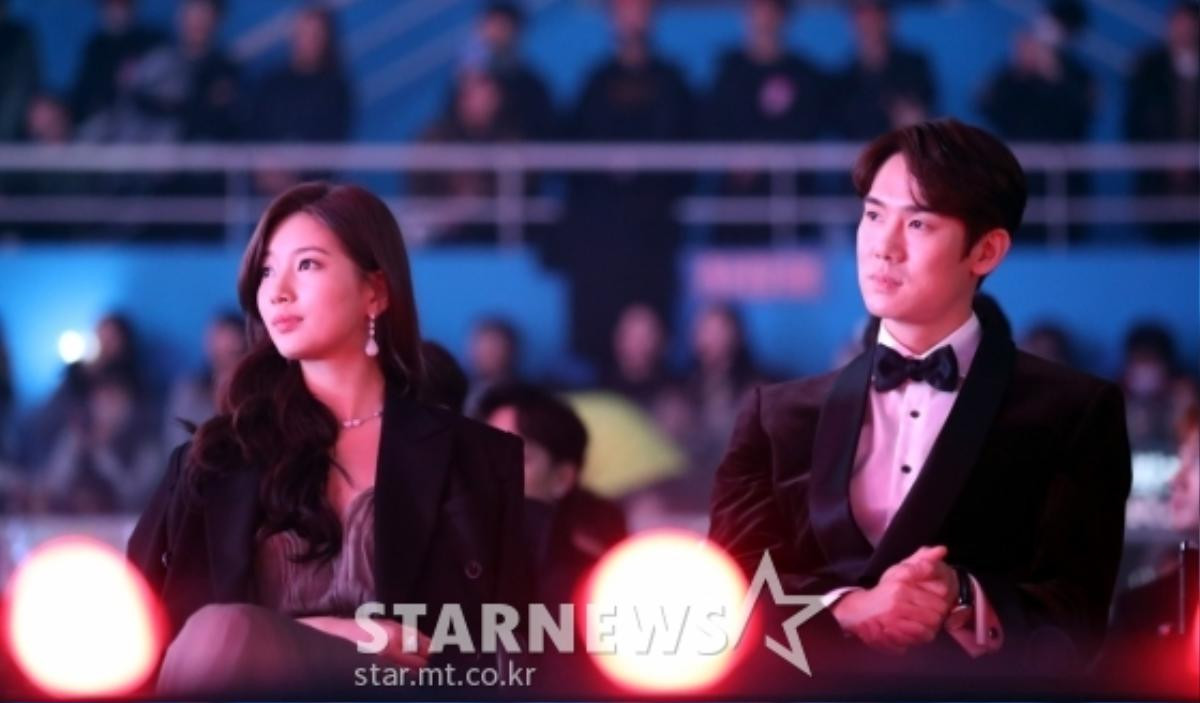 Khoảnh khắc đẹp đôi của Yoona - Jung Hae In và Suzy - Yoo Yeon Seok tại 'Asia Artist Awards 2018' Ảnh 16