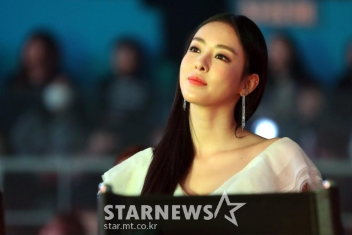 Khoảnh khắc đẹp đôi của Yoona - Jung Hae In và Suzy - Yoo Yeon Seok tại 'Asia Artist Awards 2018' Ảnh 13