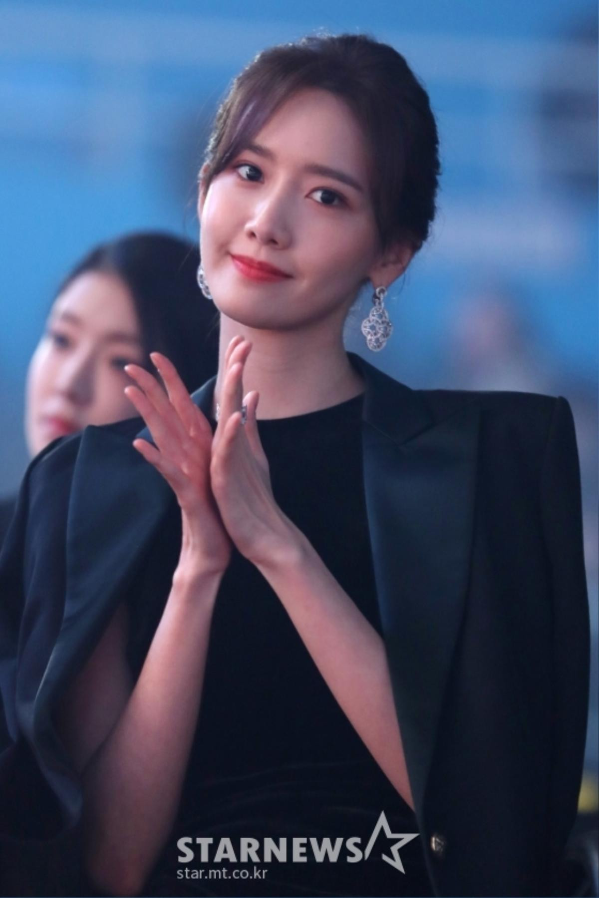 Khoảnh khắc đẹp đôi của Yoona - Jung Hae In và Suzy - Yoo Yeon Seok tại 'Asia Artist Awards 2018' Ảnh 9