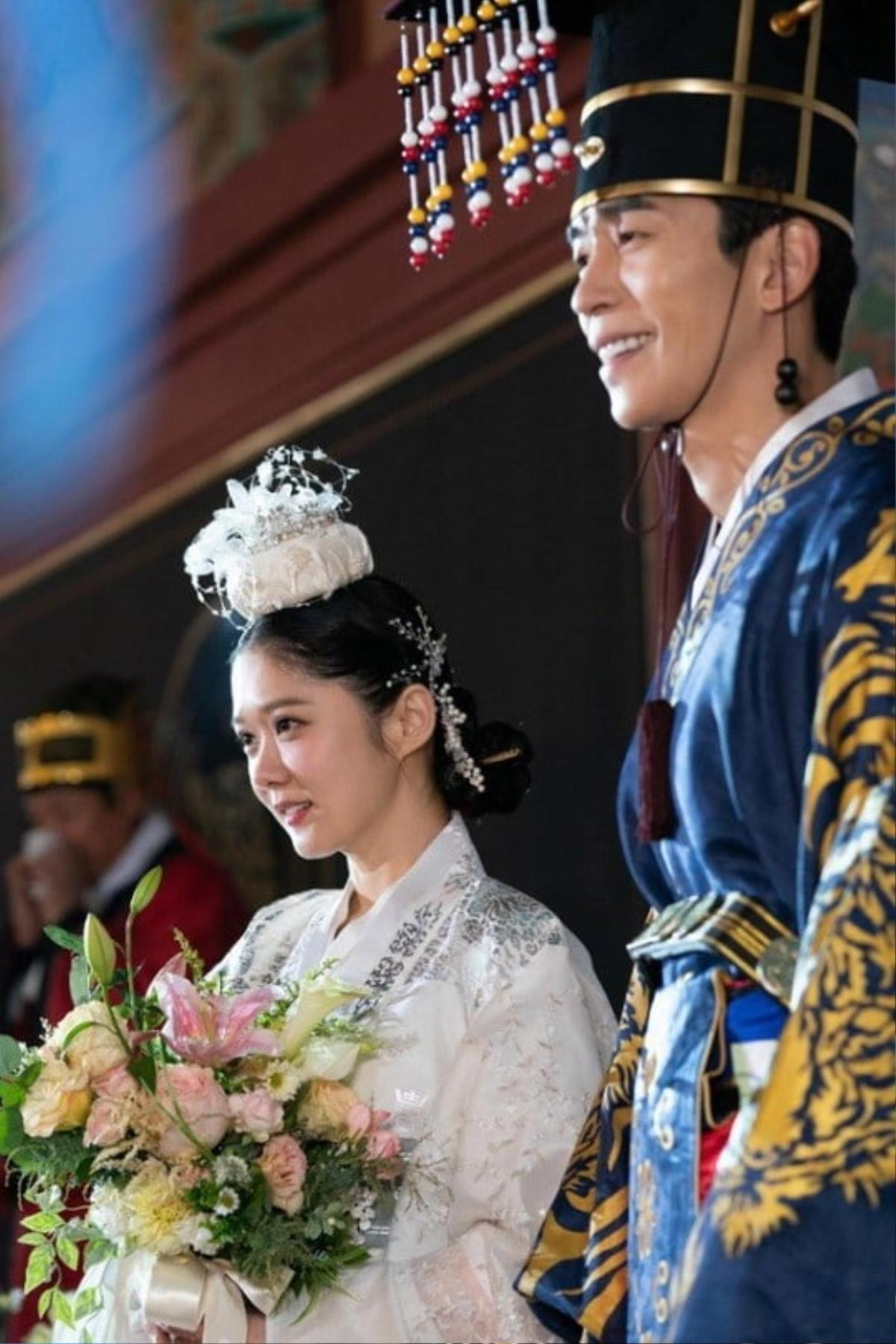 Cảnh đám cưới thế kỉ trong 'The Last Empress' quá qui mô - 'Ác nữ' Lee Elijah bị netizen rủa xả trên Instragram Ảnh 6