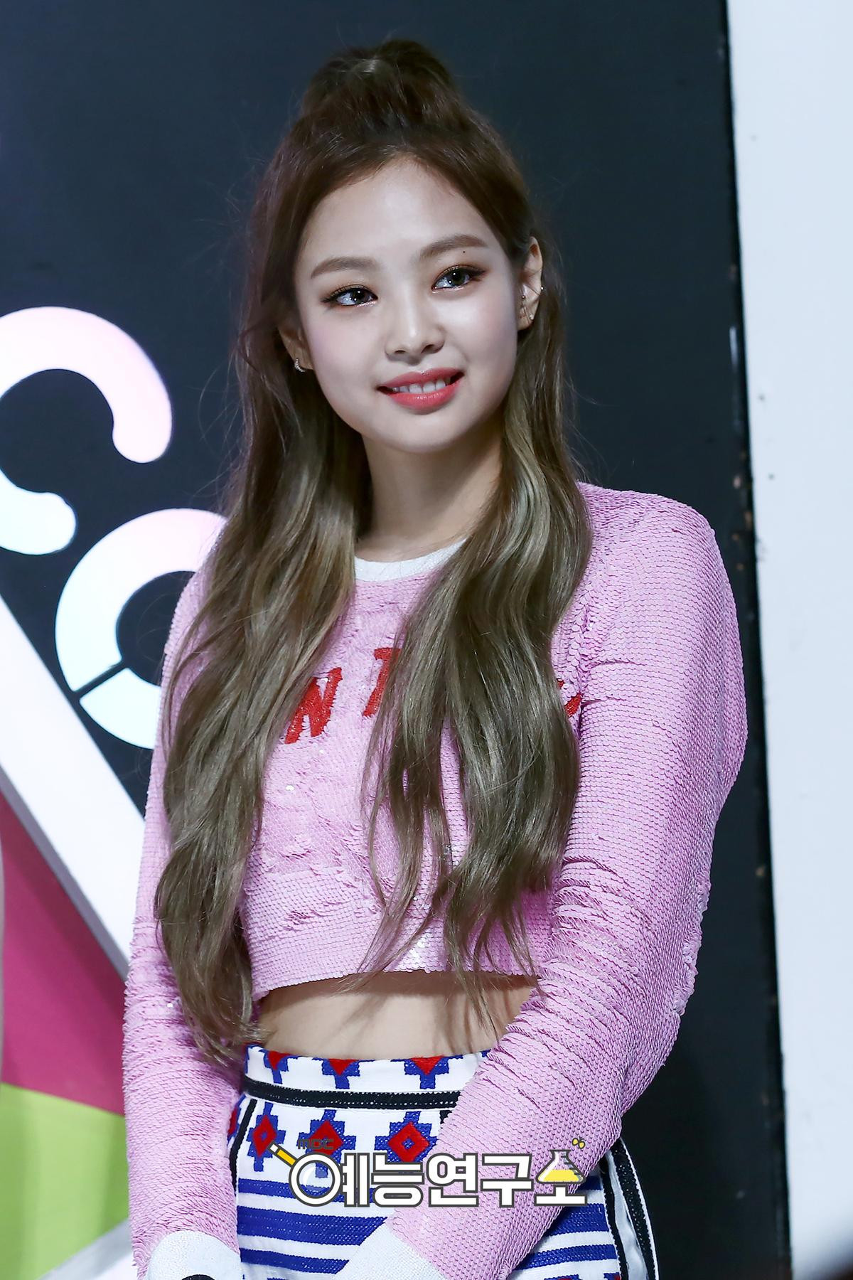 Mặc kệ thị phi, Jennie thản nhiên xác nhận cùng BlackPink tham gia chương trình mới Ảnh 4