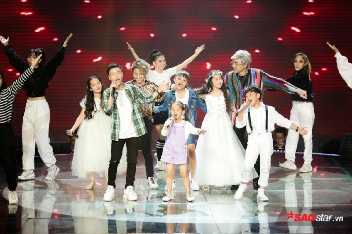 Clip: Chỉ hát mẫu một đoạn cho học trò The Voice Kids, Vũ Cát Tường đã 'dư sức' khiến fan 'bấn loạn' Ảnh 3