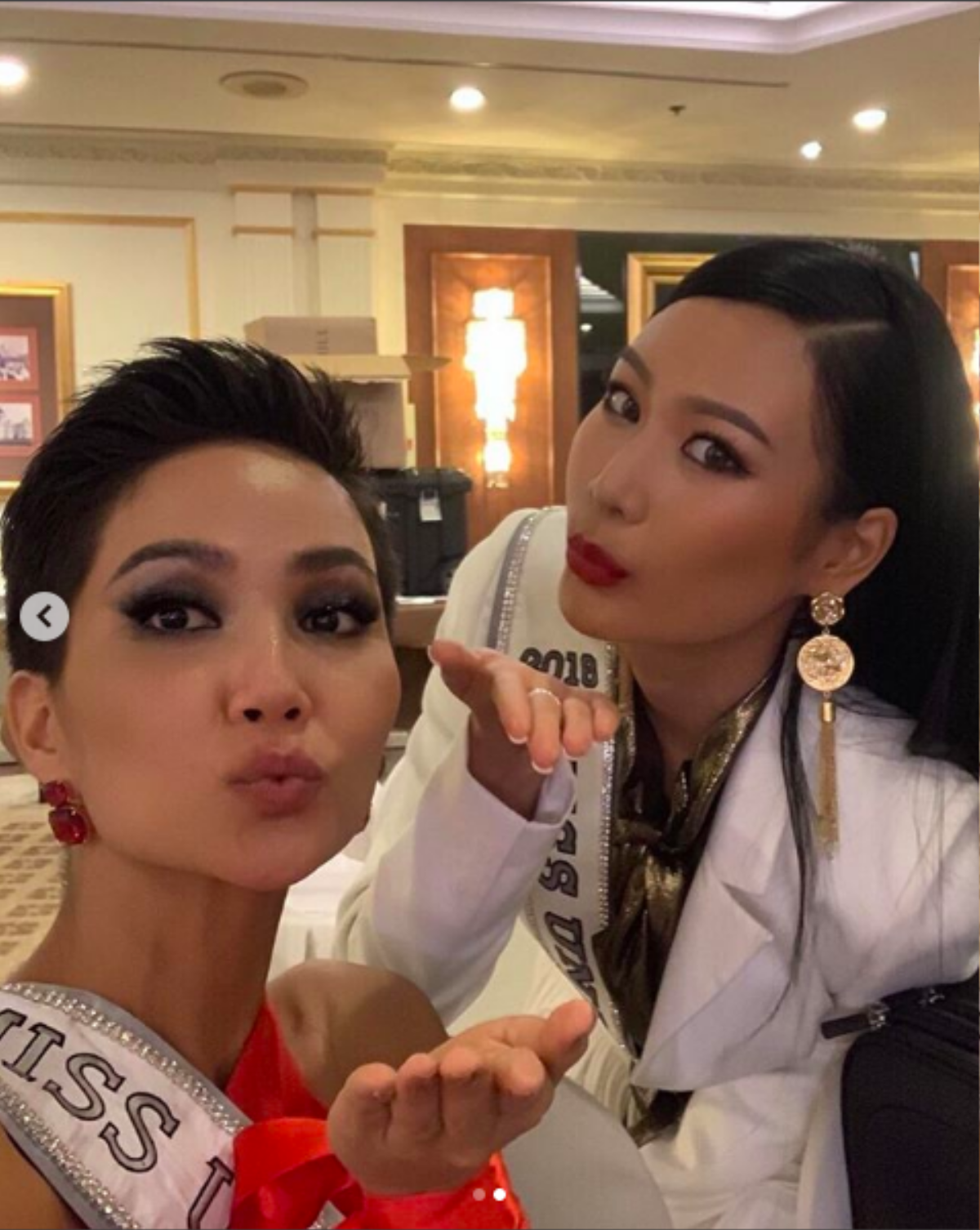 H'Hen Niê tự tin 'đọ sắc' cùng Miss Universe Thailand 2018 tại 'xứ sở chùa Vàng' Ảnh 3