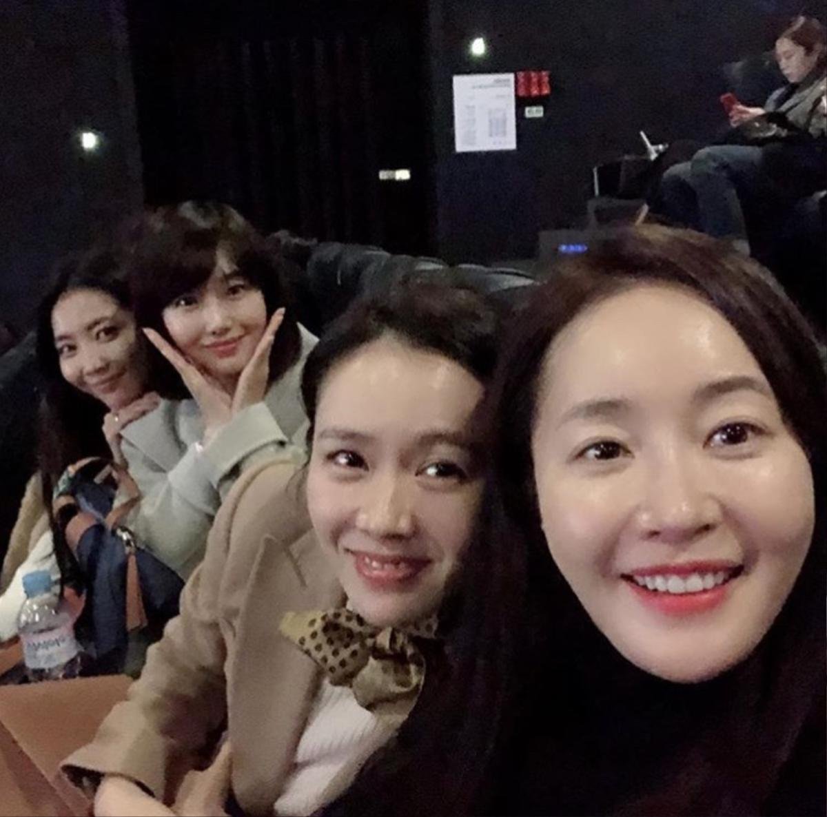 Hội bạn thân Son Ye Jin, Jung Ryeo Won, Uhm Ji Won đến ủng hộ phim 'Door Lock' của Gong Hyo Jin Ảnh 5