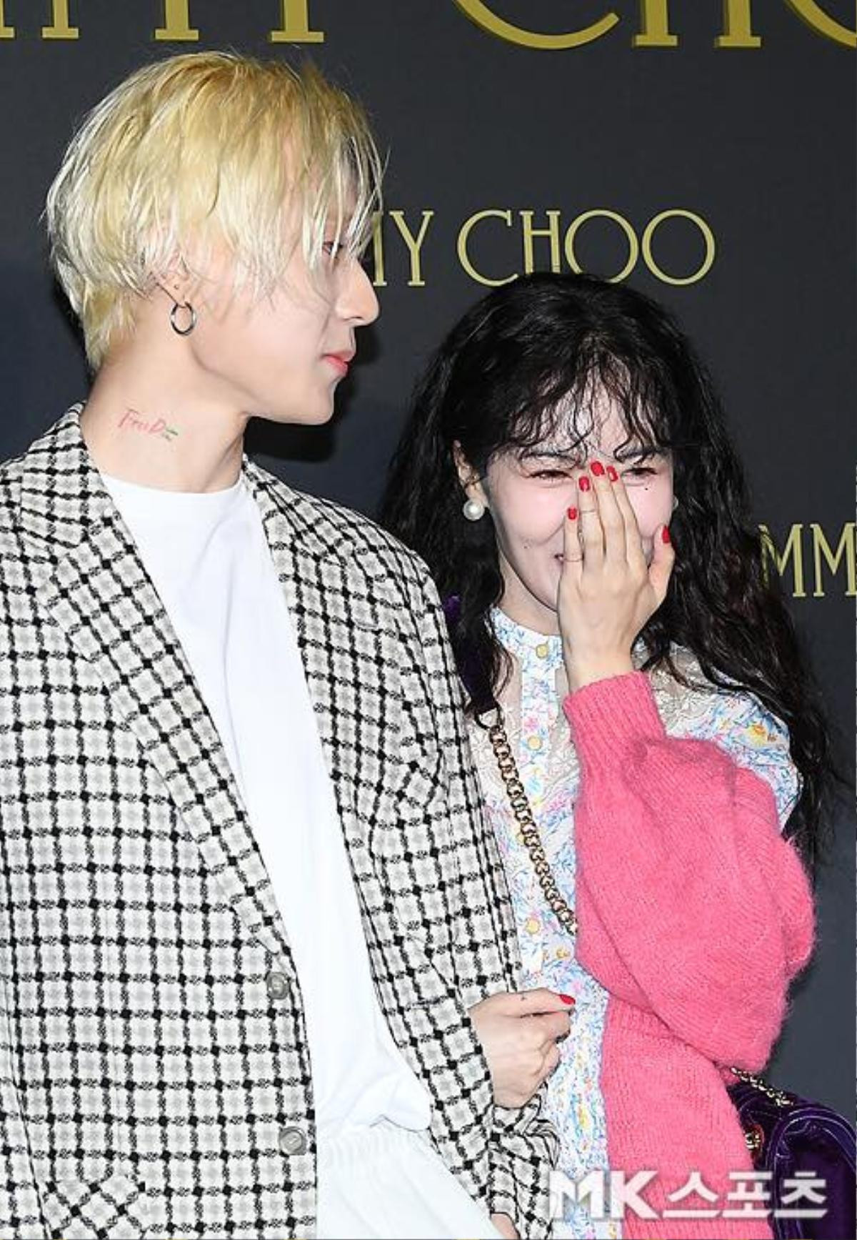 Lần đầu xuất hiện cùng nhau sau khi công khai hẹn hò, HyunA 'e ấp' bên E’Dawn tại sự kiện ở Gangnam Ảnh 6