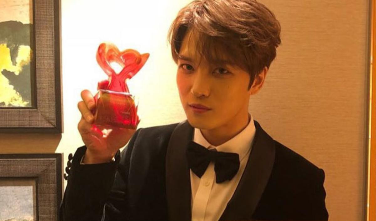 Kim Jaejoong: Nhận giải thưởng và gặp lại bạn cũ Hangeng tại 'Cosmo Beauty Awards 2018' Trung Quốc Ảnh 2