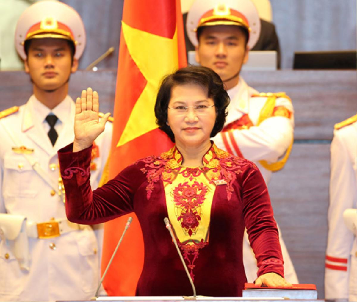 NTK áo dài Đỗ Trịnh Hoài Nam: Mang Bánh Mì đi thi thực chất chỉ là chiêu trò gây chú ý! Ảnh 5