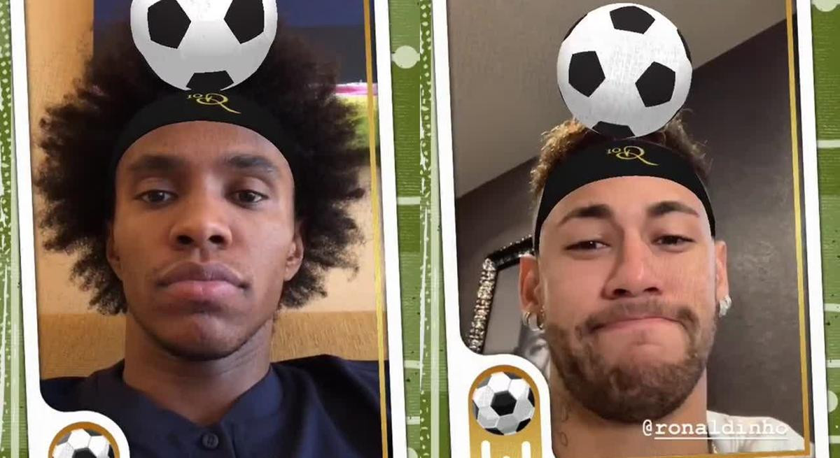 Messi, Neymar đang bận hoá thân thành huyền thoại Ronaldinho trên Instagram với filter cực độc đáo này Ảnh 3