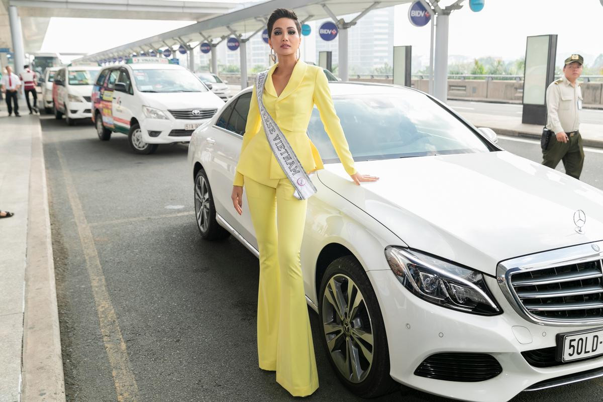 Thay nhanh lên H’Hen Niê nhé, kẻo mặc không kịp ‘núi đồ’ 80 món tại Miss Universe 2018 bây giờ! Ảnh 2