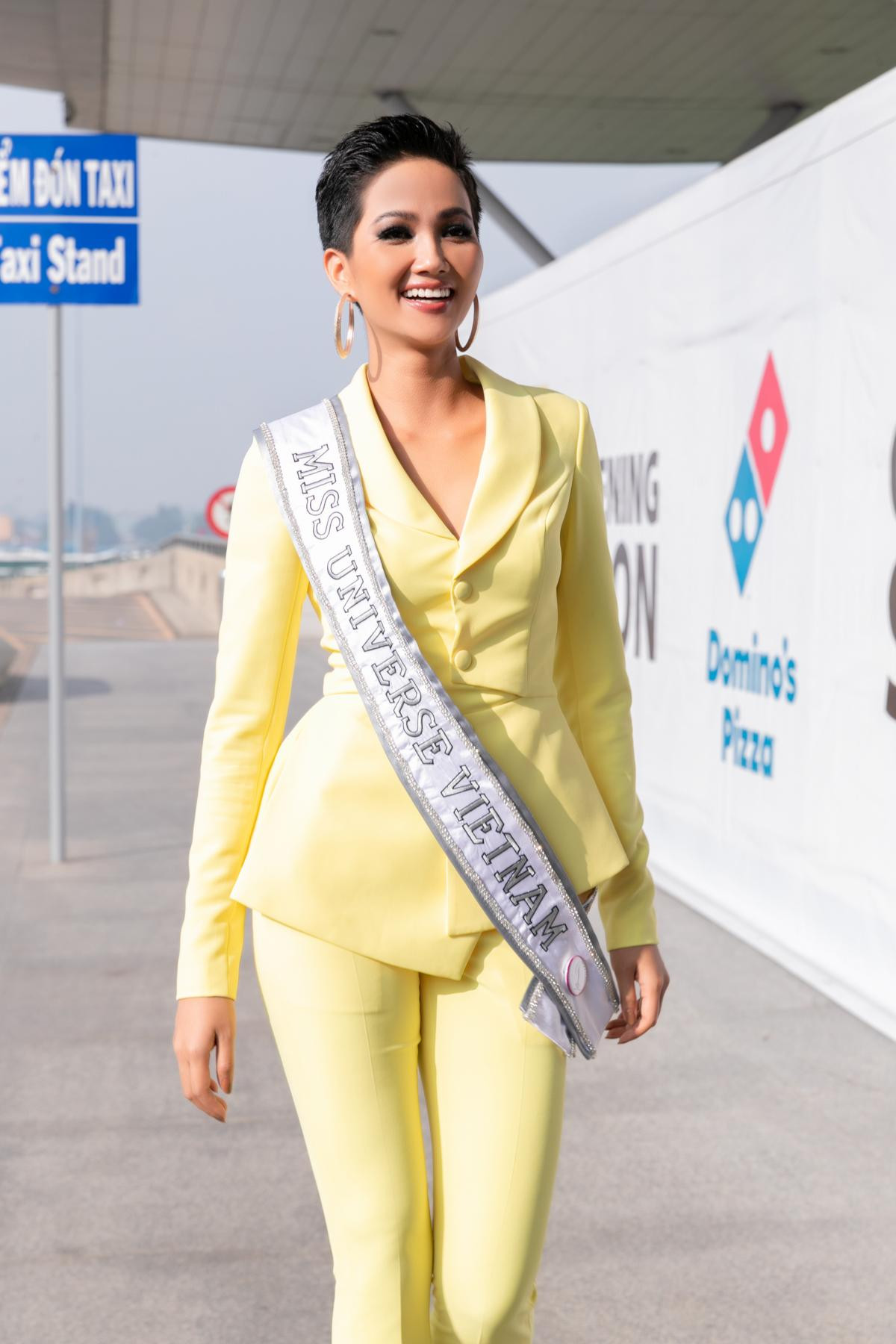 Thay nhanh lên H’Hen Niê nhé, kẻo mặc không kịp ‘núi đồ’ 80 món tại Miss Universe 2018 bây giờ! Ảnh 1