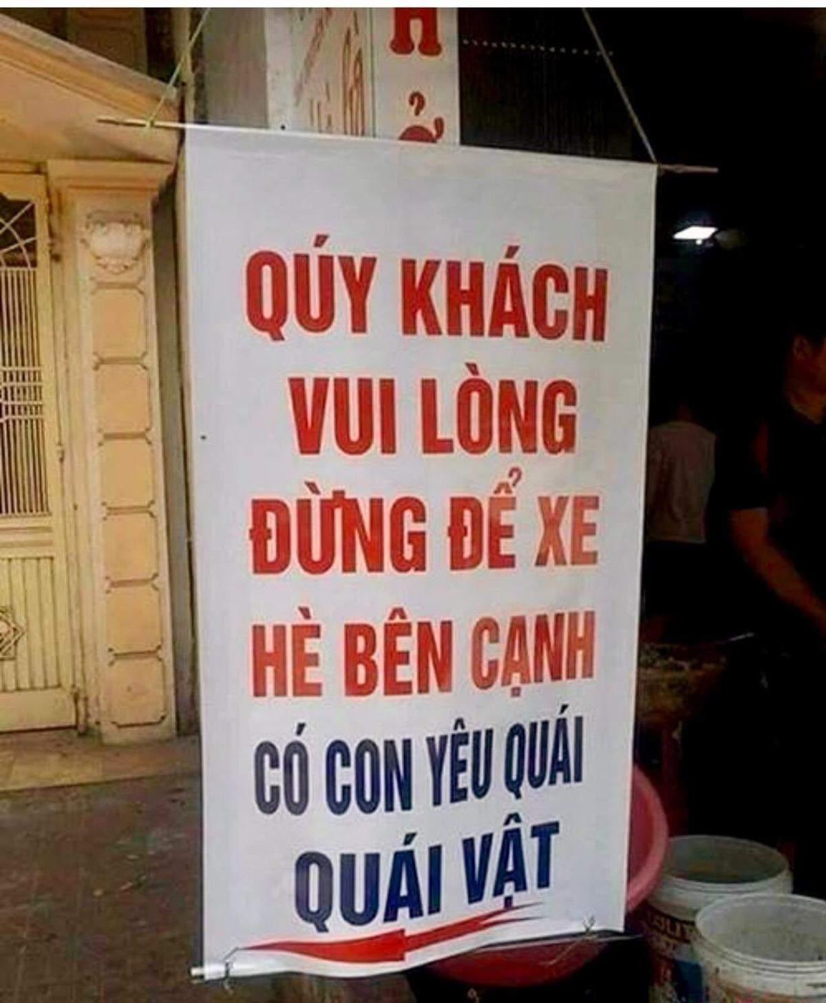 Chủ quán phở bị 'ném đá' tả tơi vì tấm bảng 'quý khách vui lòng đừng để xe hè bên cạnh, có con yêu quái, quái vật' chọc tức hàng xóm Ảnh 1