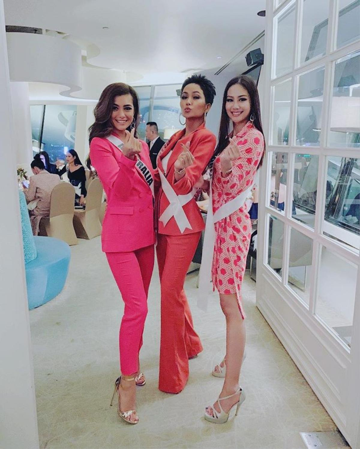 Miss Universe 2018 cũng có couple Việt - Hàn: H'Hen Niê và chị 'củ sâm' đáng yêu vô đối Ảnh 6