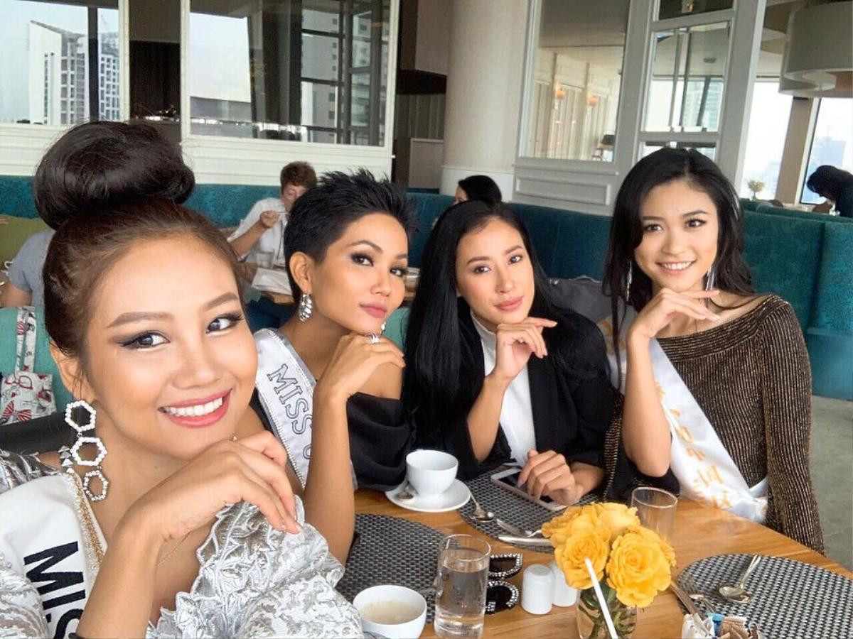 Miss Universe 2018 cũng có couple Việt - Hàn: H'Hen Niê và chị 'củ sâm' đáng yêu vô đối Ảnh 7