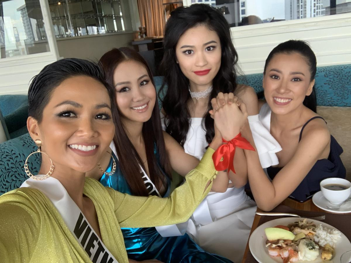 Miss Universe 2018 cũng có couple Việt - Hàn: H'Hen Niê và chị 'củ sâm' đáng yêu vô đối Ảnh 8