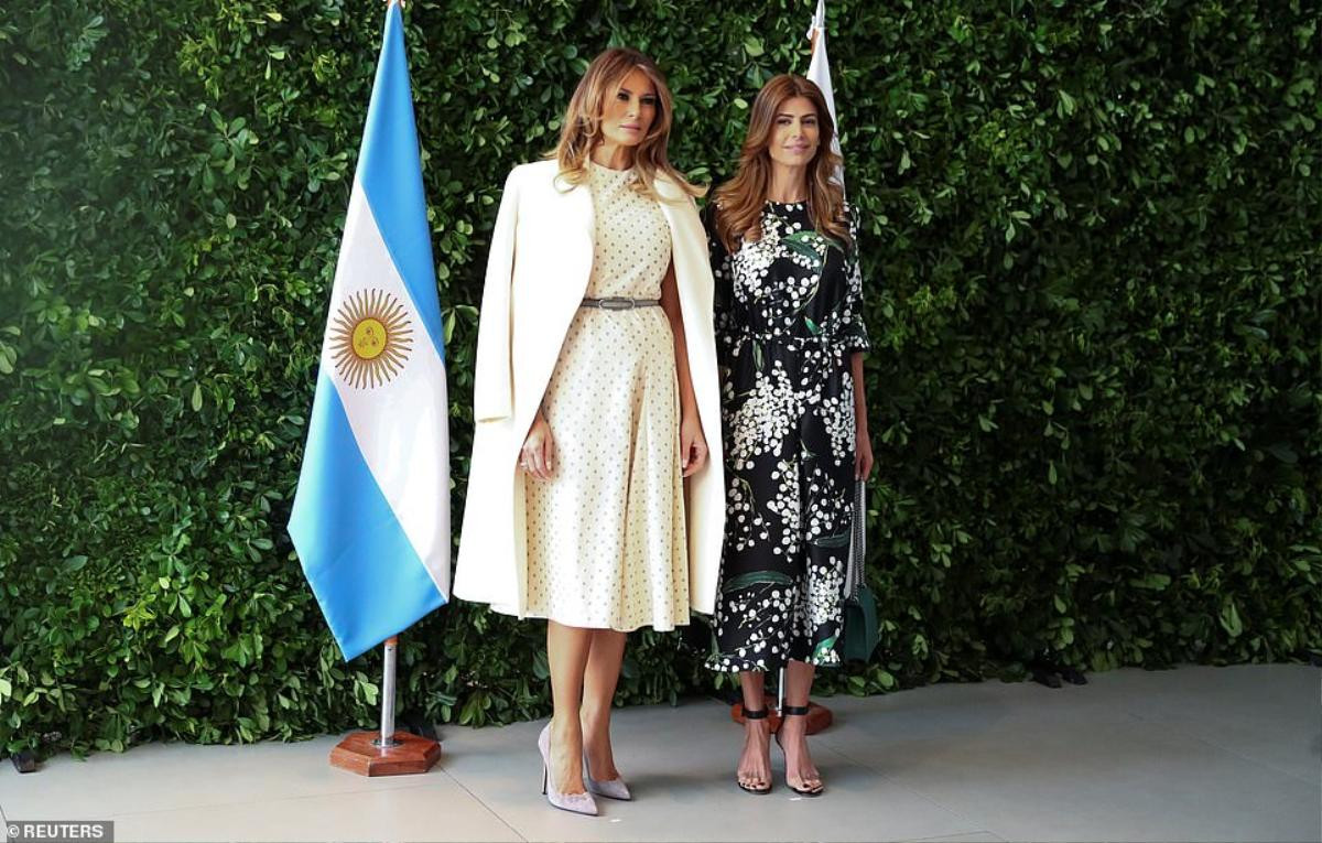 Bà Melania Trump diện váy Dior trị giá 230 triệu khi ghé thăm bảo tàng nghệ thuật Ảnh 1