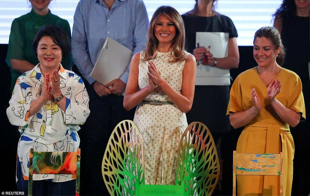 Bà Melania Trump diện váy Dior trị giá 230 triệu khi ghé thăm bảo tàng nghệ thuật Ảnh 7