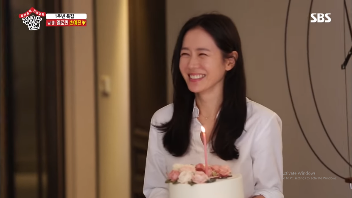 'Chị Đẹp' Son Ye Jin khiến Lee Seung Gi và những người bạn bất ngờ khi xuất hiện trong kỉ niệm một năm phát sóng 'Master in the House' Ảnh 7