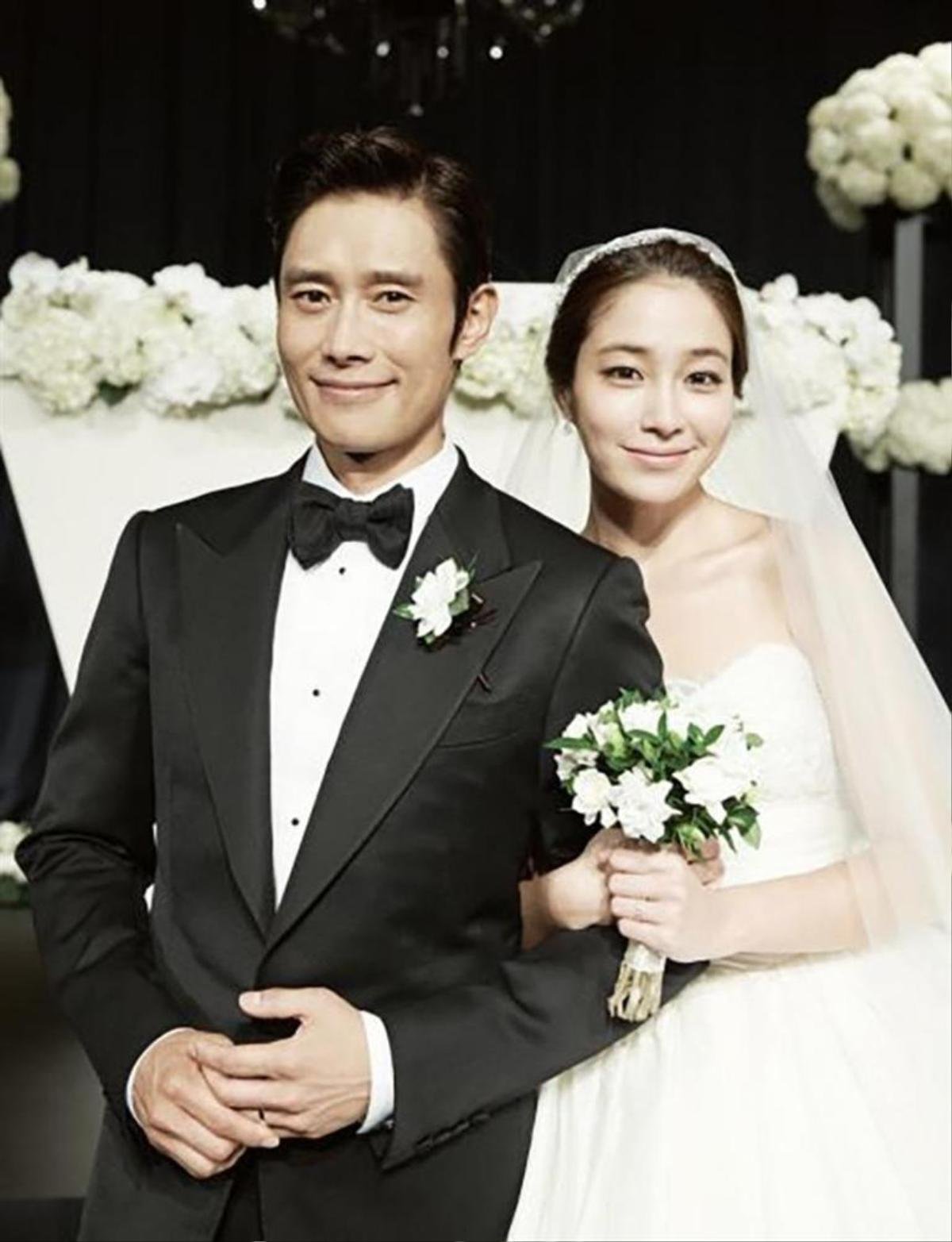 Lee Min Jung nói gì để Lee Byung Hun ủng hộ vợ đóng phim 'Fates and Furies' cùng Joo Sang Wook Ảnh 3