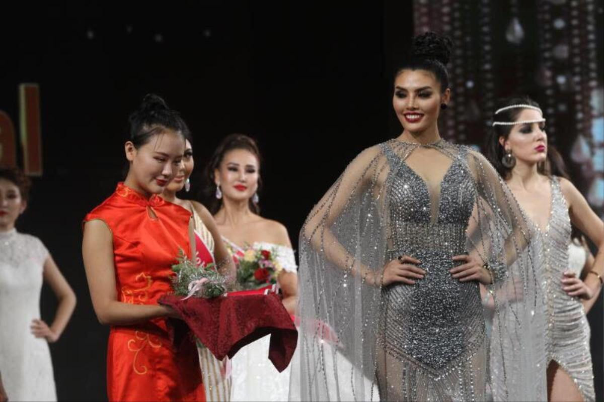 Thí sinh Siêu mẫu Việt Nam 2018 Tuyết Trần giành giải tại cuộc thi hoa hậu quốc tế Miss Globe 2018 Ảnh 1