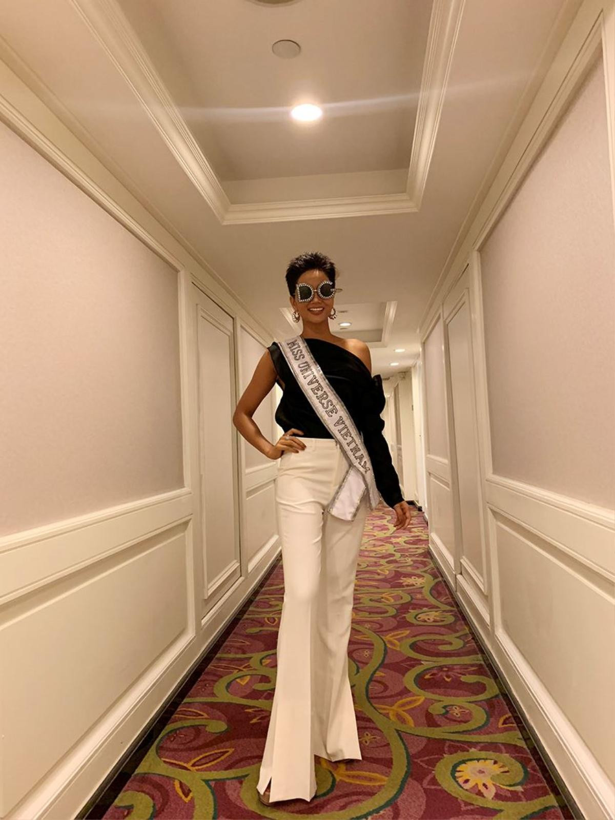 Hoa hậu H'Hen Niê ơi, mang 12 vali đi thi Miss Universe 2018 đã 'xài' đến đâu rồi? Ảnh 8