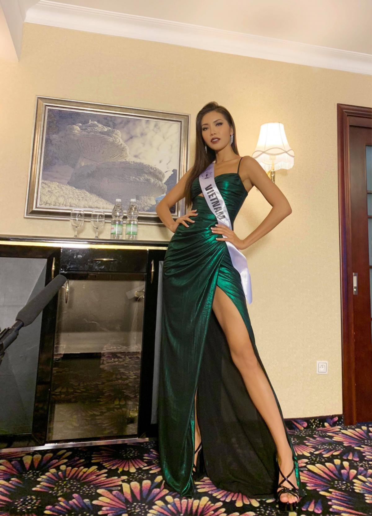 Đây là món đặc sản mà Trang Trần hứa khao khi thấy Minh Tú nhịn đói, cuốn lô thi Miss Supranational Ảnh 1