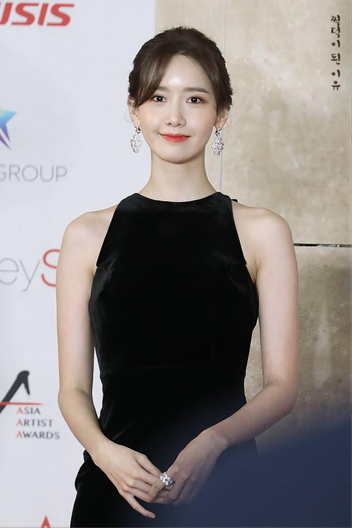 YoonA được so sánh với huyền thoại Audrey Hepburn - Sooyoung (SNSD) 'dạy' bạn trai Jung Kyung Ho trên Instagram Ảnh 2