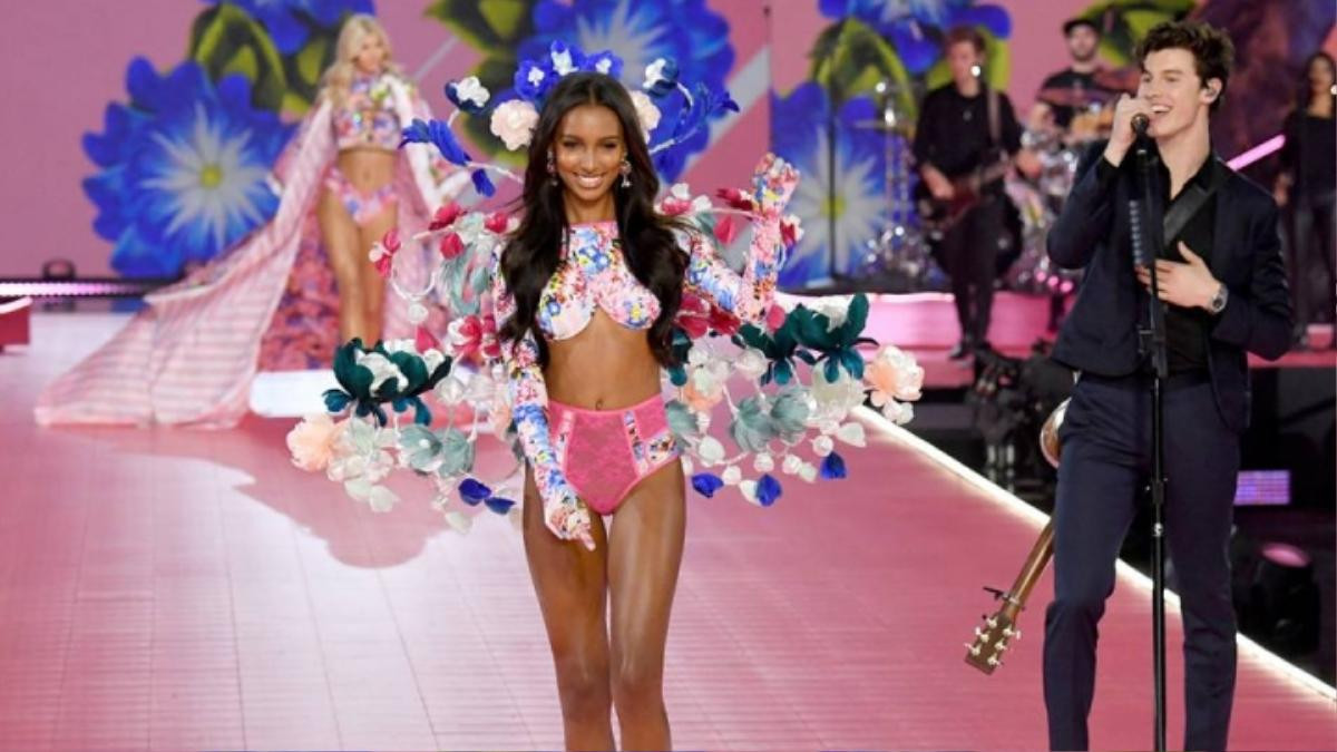 Rating Victoria's Secret Fashion Show 2018 'chạm đáy vực sâu': Dàn nghệ sĩ 'xịn xò' này cũng cứu không nổi? Ảnh 2