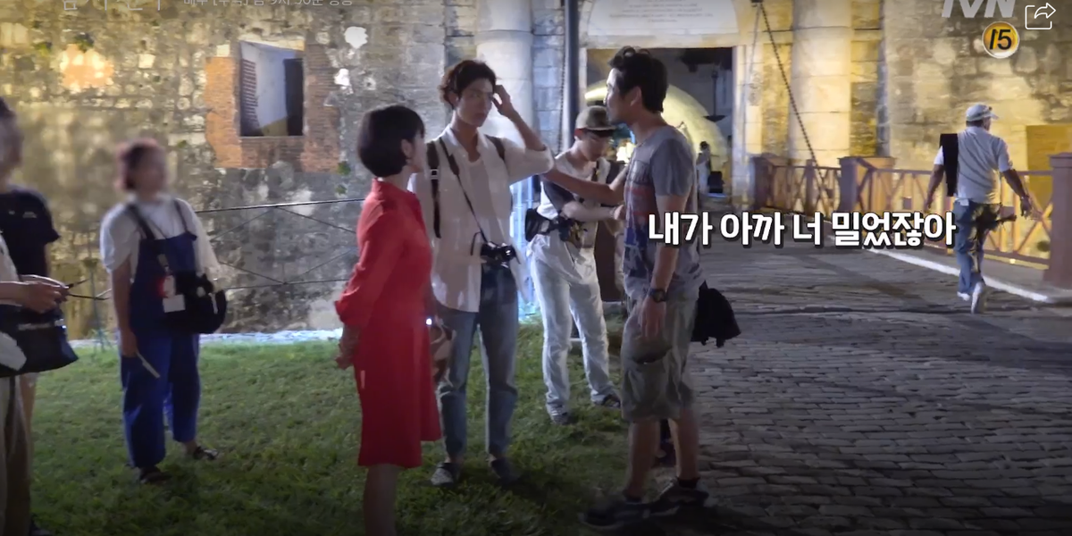 'Encounter' tung clip hậu trường ở Cuba: Park Bo Gum nghịch ngợm, Song Hye Kyo sang chảnh nhưng thân thiện Ảnh 12