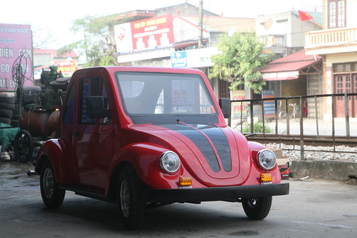 Cận cảnh ô tô tự chế chạy bằng năng lượng mặt trời với vận tốc 40km/giờ của cậu học trò lớp 11 Ảnh 1