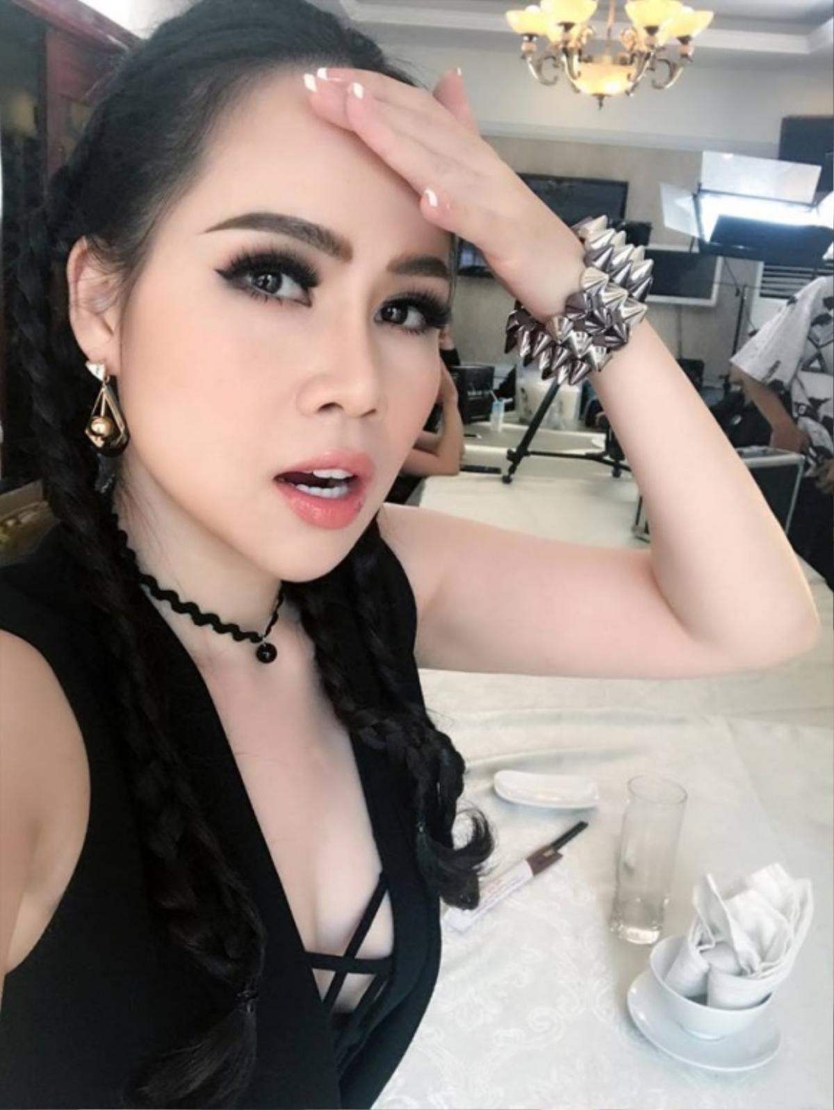 Hot girl Trương Hương bức xúc vì bị NSND Quốc Anh từ chối diễn chung do 'thường xuyên hở bạo và truyền thông quá đà'? Ảnh 2