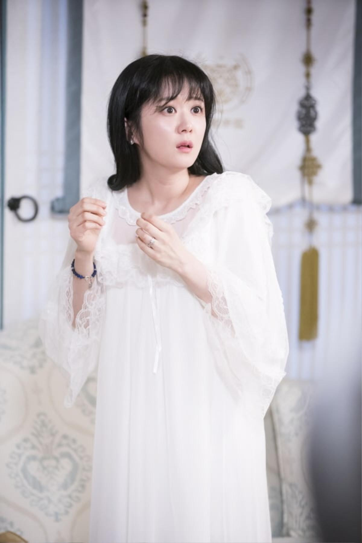 Jang Nara mặc chiếc đầm màu trắng ngây thơ để chiếm được trái tim Hoàng đế trong 'The Last Empress' Ảnh 8