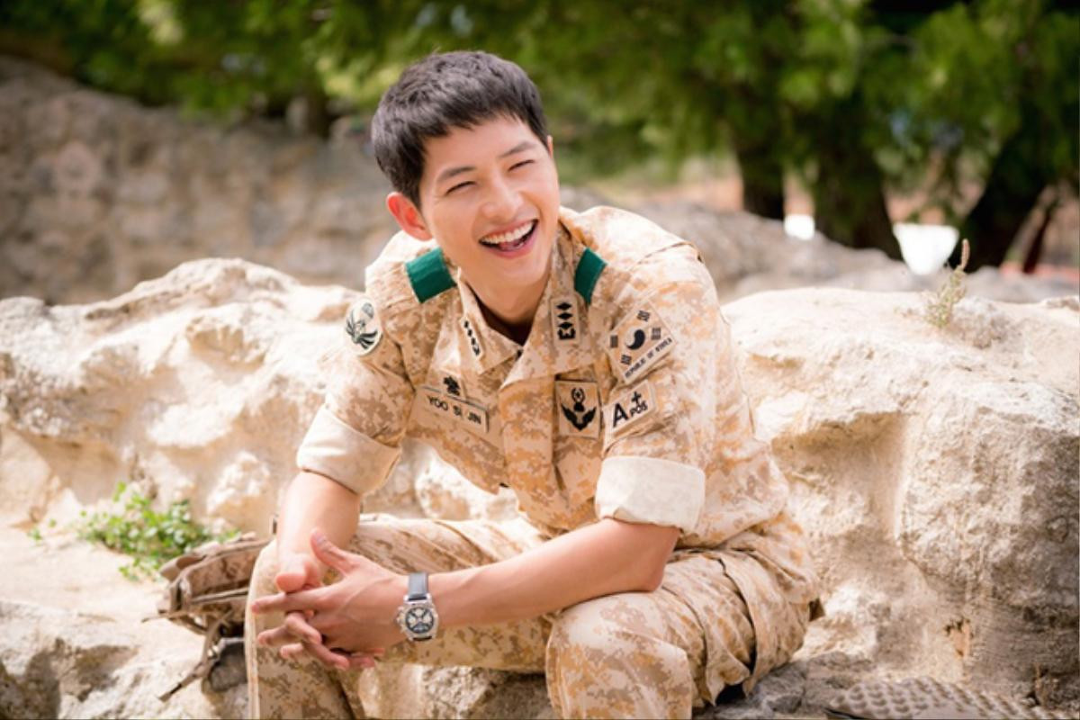 Dương Dương cắt tóc cho phim 'Bộ đội đặc chủng', Dịch Dương Thiên Tỉ và Song Joong Ki được gọi tên Ảnh 11