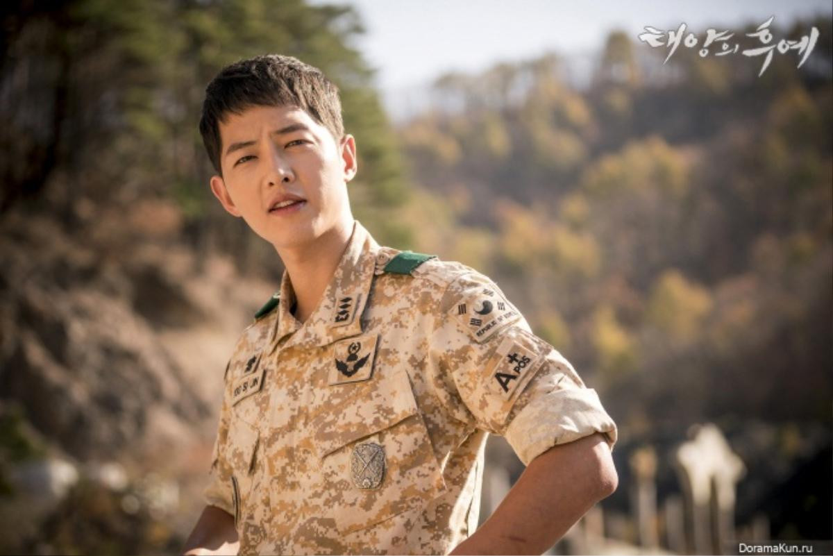 Dương Dương cắt tóc cho phim 'Bộ đội đặc chủng', Dịch Dương Thiên Tỉ và Song Joong Ki được gọi tên Ảnh 13