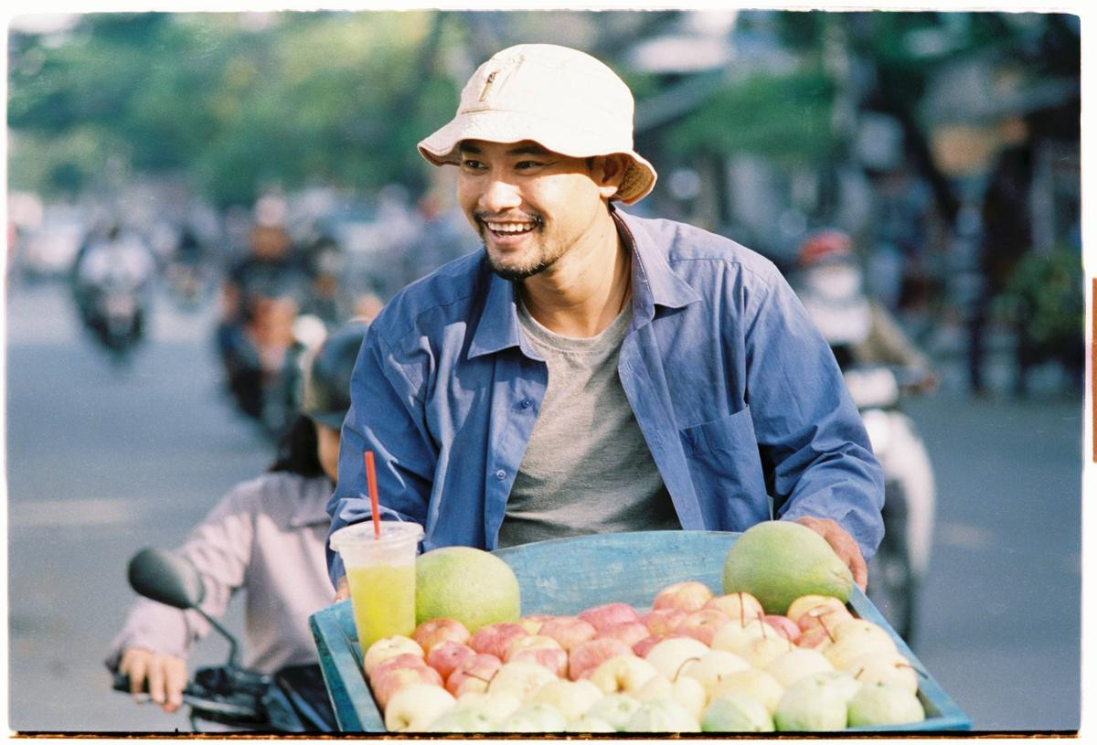 Review phim 'Mặt trời, con ở đâu?': Không một lời thoại, Huỳnh Đông vẫn lấy được nước mắt khán giả Ảnh 4