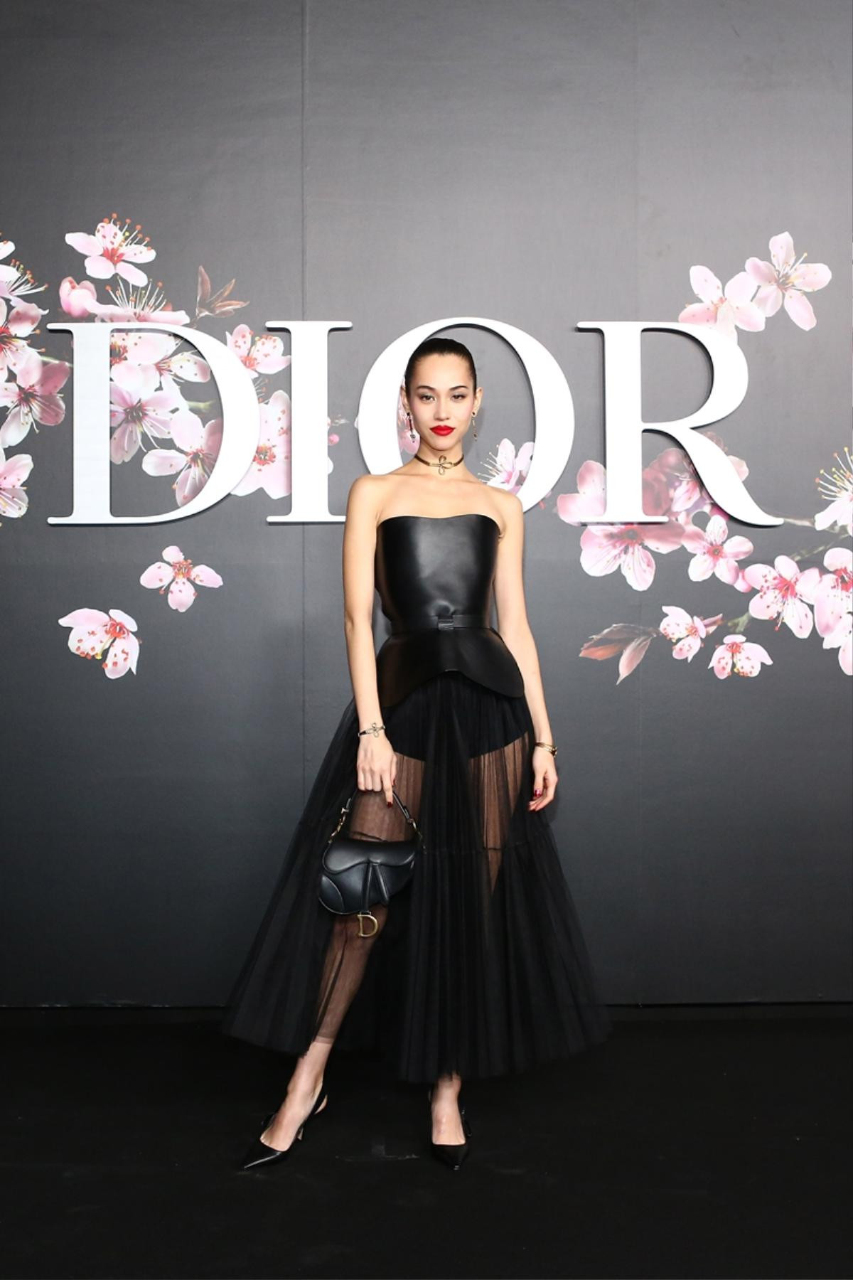 Bella Hadid  - Kate Moss chị chị em em 'chặt đẹp' trong show Dior Homme Ảnh 4