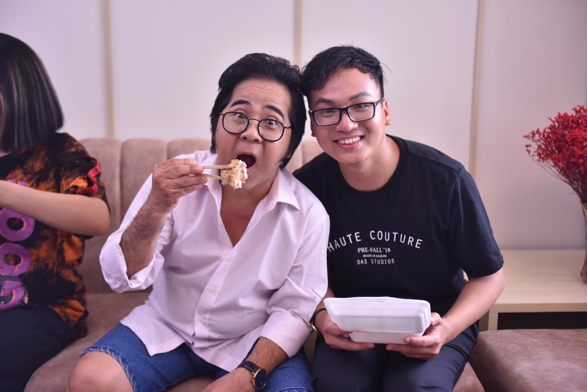 Loạt hình ảnh hậu trường nhắng nhít, cười thả ga của ekip sitcom Hoán đổi thanh xuân Ảnh 2