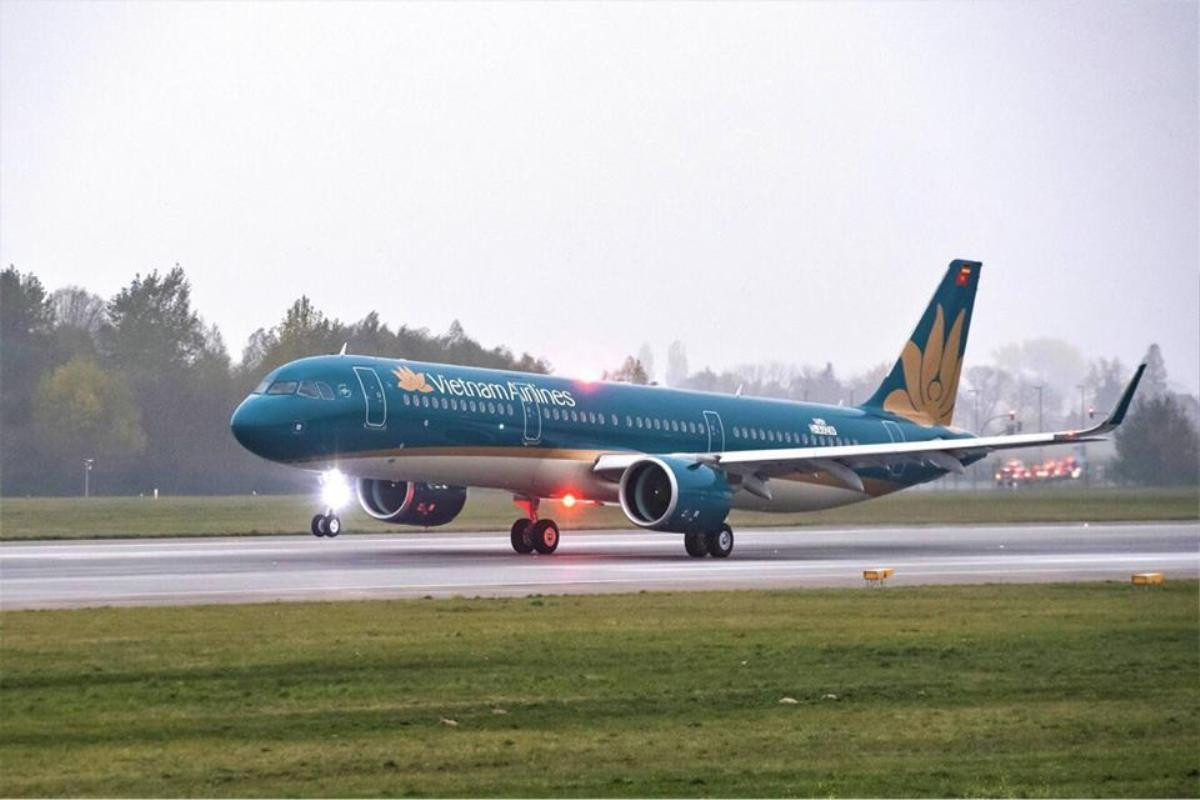 Vietnam Airlines tăng cường nhiều chuyến bay chở cổ động viên sang Malaysia tiếp lửa cho đội tuyển Việt Nam trận chung kết Ảnh 1