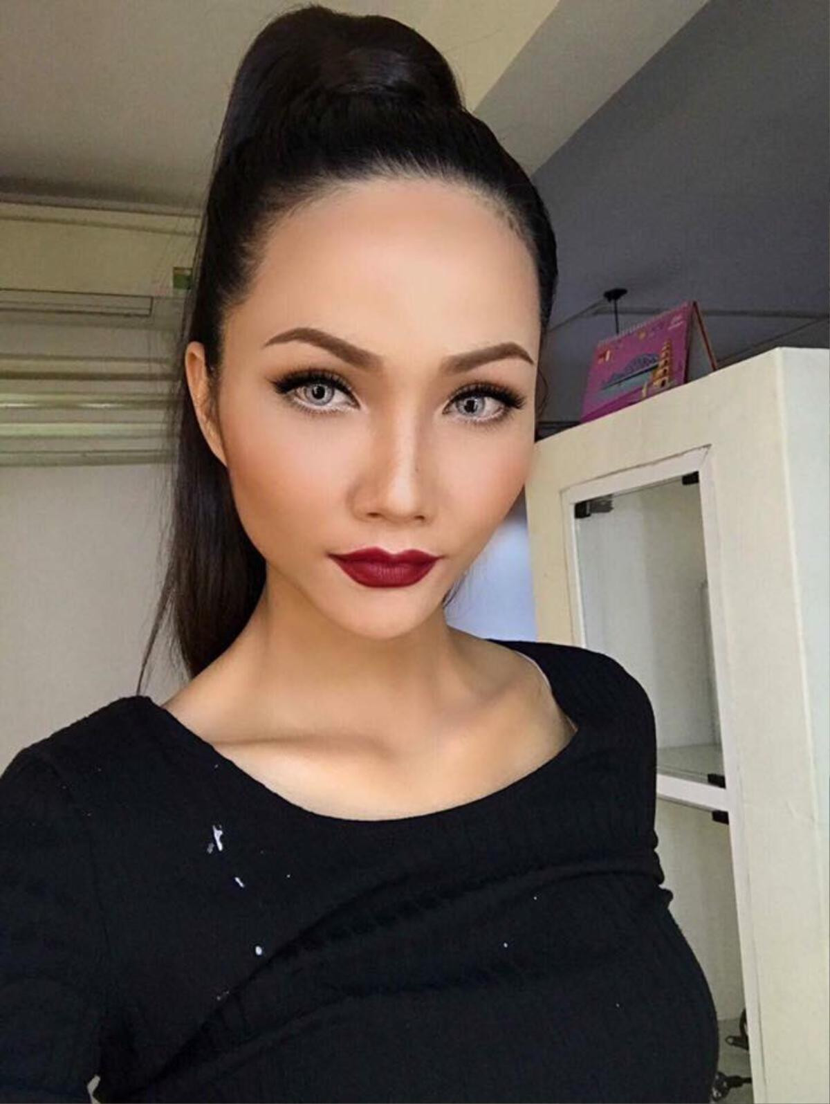 Thay đổi kiểu tóc nhanh 'chóng mặt', H'Hen Niê xuất hiện với thần thái như thế nào tại Miss Universe Ảnh 2