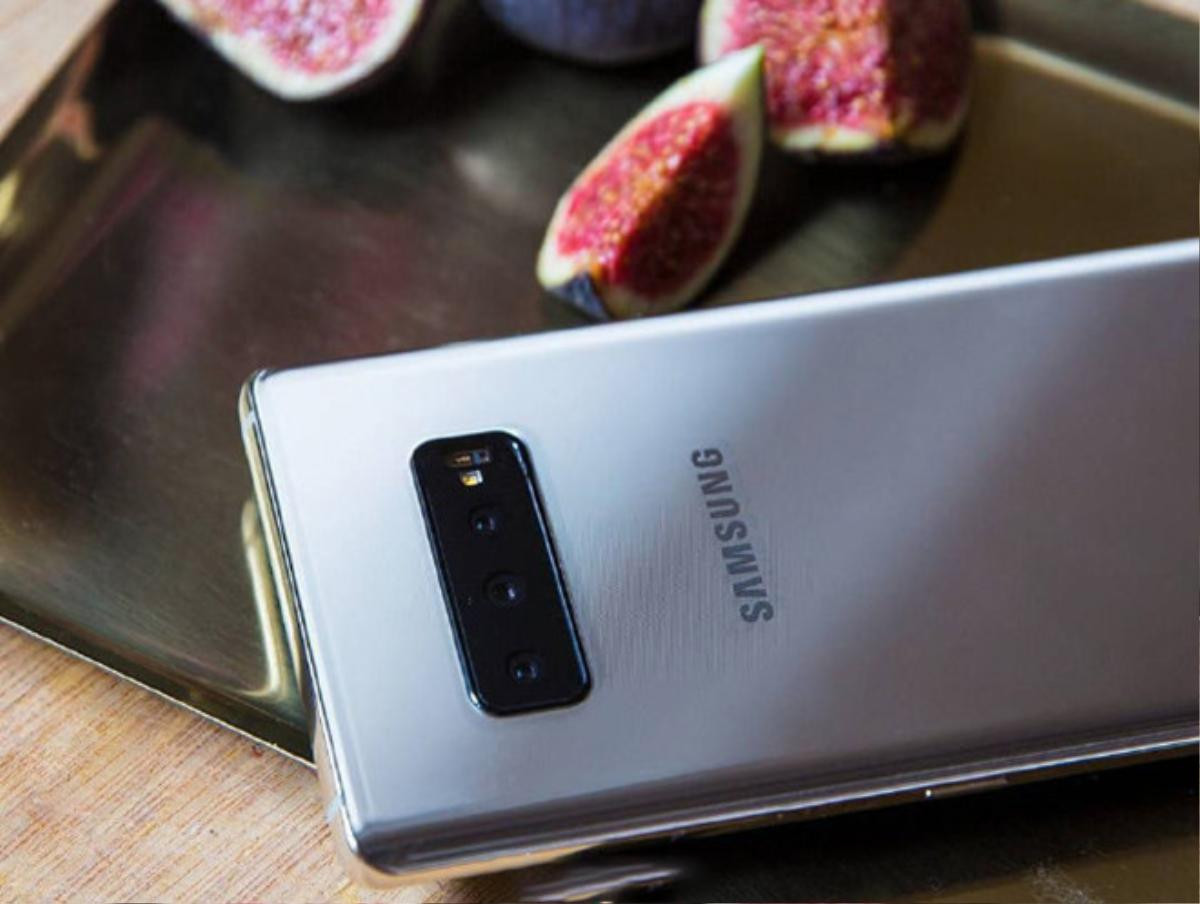 Rò rỉ hình ảnh thực tế của Samsung Galaxy S10 với 3 camera sau tuyệt đẹp Ảnh 1