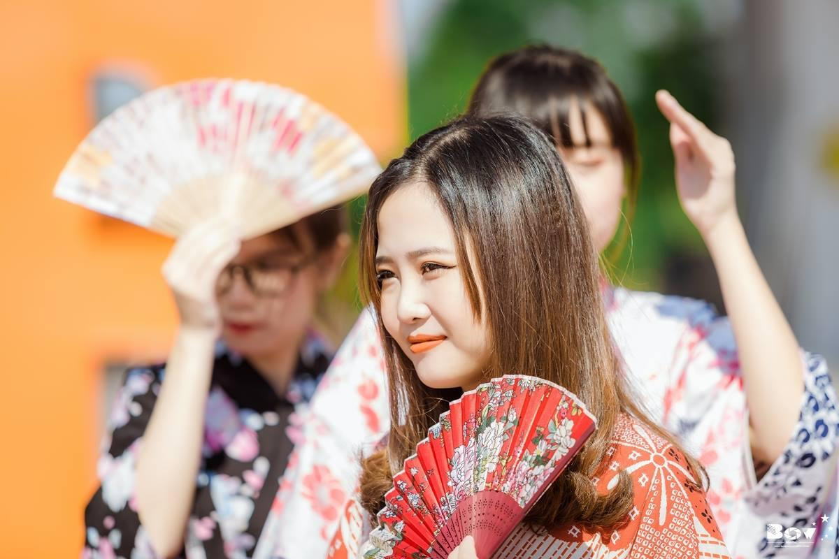 Ngắm dàn trai xinh gái đẹp lác mắt trong bộ ảnh kỷ yếu diện toàn yukata chất lừ của sinh viên FPT Ảnh 5