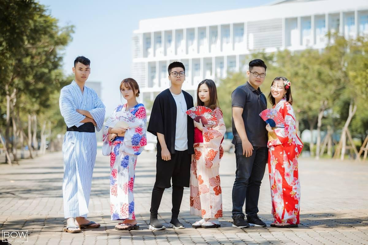 Ngắm dàn trai xinh gái đẹp lác mắt trong bộ ảnh kỷ yếu diện toàn yukata chất lừ của sinh viên FPT Ảnh 3