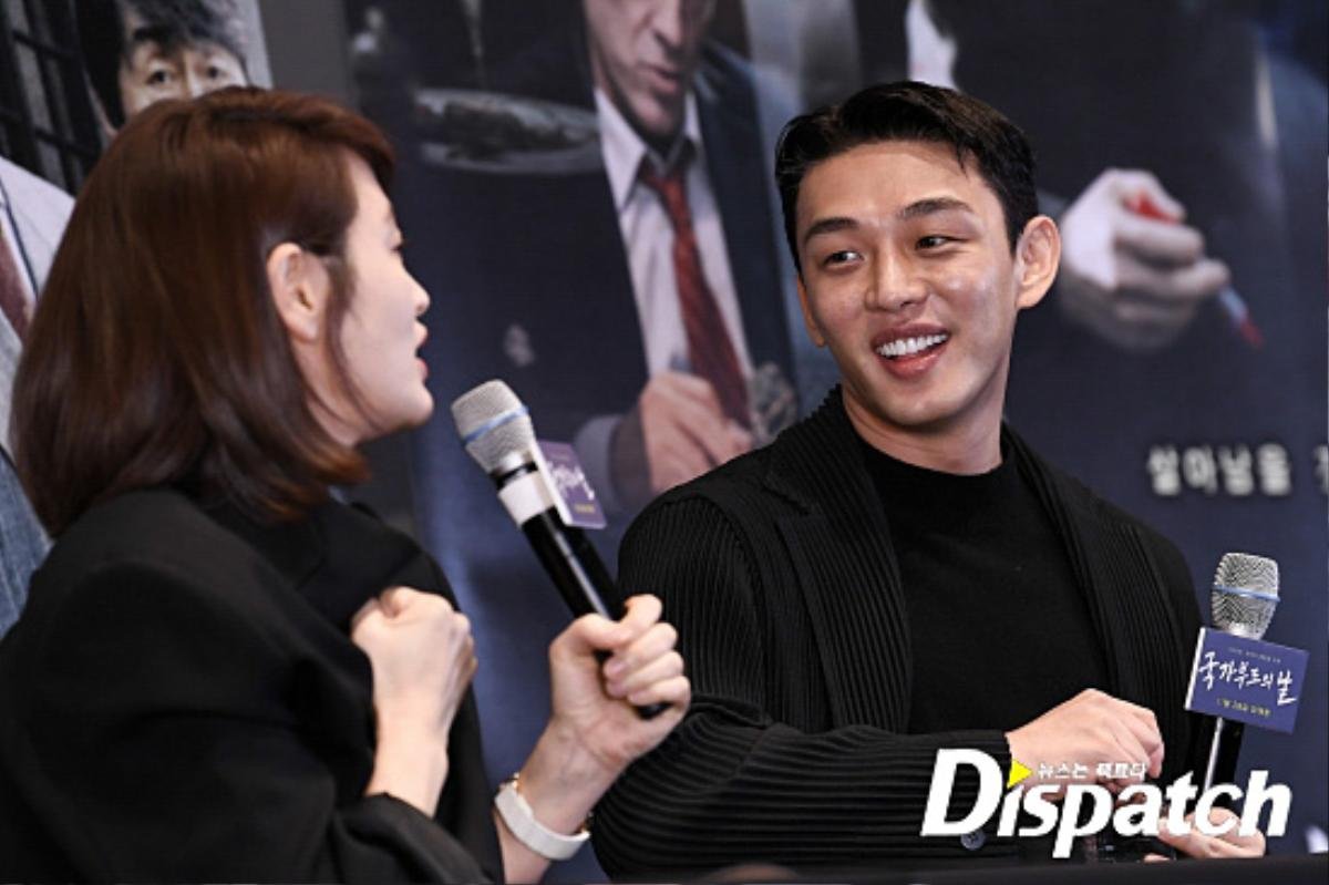 Sự kiện phim 'Default': Han Ji Min bí mật xuất hiện khiến Yoo Ah In ngại ngùng, Kim Hye Soo ôm chầm vì hạnh phúc Ảnh 4